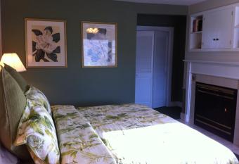 Deerhill Inn has Balcony rooms