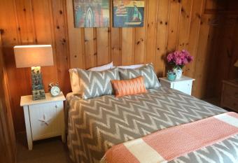 Surfside Inn Chatham has Balcony rooms