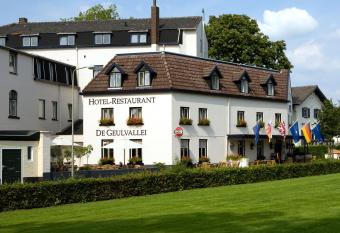 Fletcher Hotel Restaurant De Geulvallei allows 18 year olds to book a room