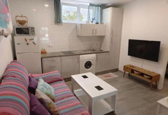Apartamento a pie de playa. allows 18 year olds to book a room