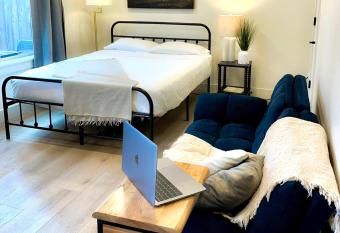 Studio Modern luxe apartment has Balcony rooms