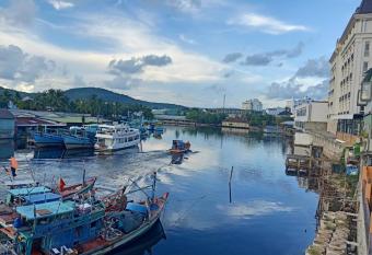 Hotel S  ng Ph   Qu   c - by Bay Luxury allows 18 year olds to book a room