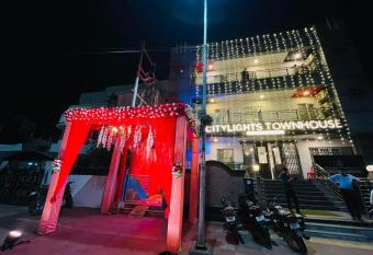 CITYLIGHTS TOWNHOUSE allows 18 year olds to book a room