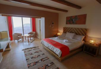 Dana Guesthouse has Balcony rooms