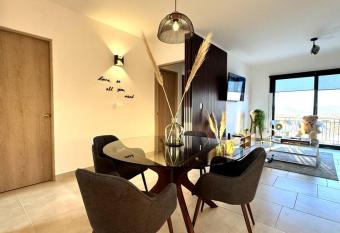 Depto lujo Quer  taro climatizado allows 18 year olds to book a room