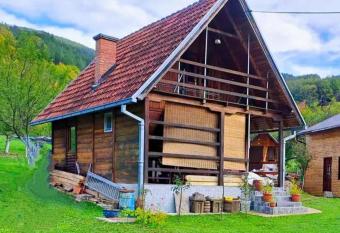 Vikendica  has Balcony rooms