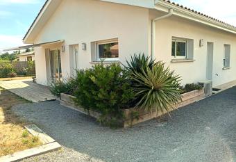 chez St  ph allows 18 year olds to book a room