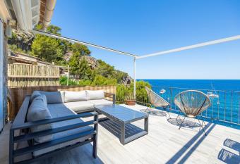 Ca la Dolors Dei   has Balcony rooms