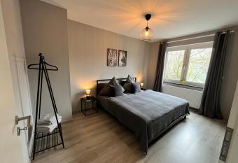Apartment Central 10H 75qm Wi-Fi free Parking has Balcony rooms