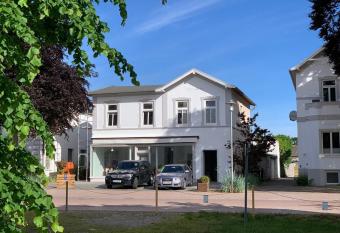 Strandvilla allows 18 year olds to book a room