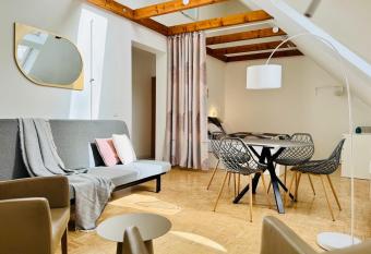 ParkSide by BestChoice - Self Check-in with Parking Option has rooms with a private hot tub