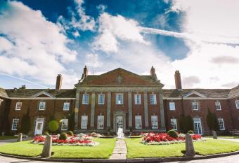 Mottram Hall has Balcony rooms