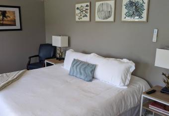 Cozy B- condo in charming Corpus Christi with WiFi, AC near Laguna Madre has Balcony rooms