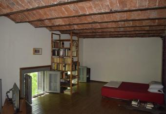 La casa de Gachi allows 18 year olds to book a room