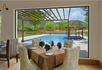 The Hunting Lodge Resort Udaipur - Villas & Pool has Balcony rooms