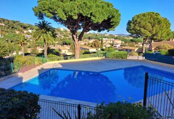 Mazet 45 m2 avec vue mer has Balcony rooms