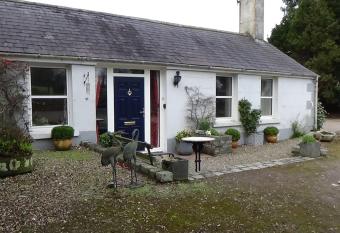 The Weaver s Cottage has Balcony rooms