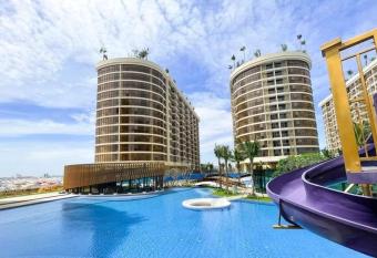 Cozy Budget Private Studio w/ Free Luxurious Pool by SYM C737 has Balcony rooms