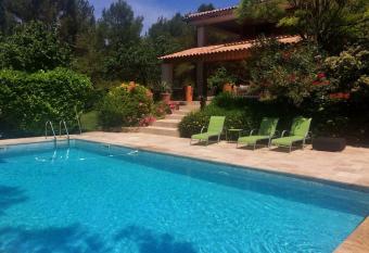 appartement T3 dans propri  t   de 5000m2 avec piscine has Balcony rooms