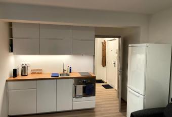   tuln   byt pro odpo  inek i pr  ci allows 18 year olds to book a room