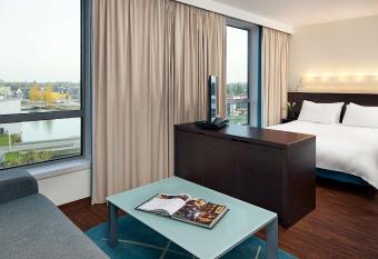 Park Plaza Amsterdam Airport allows 18 year olds to book a room