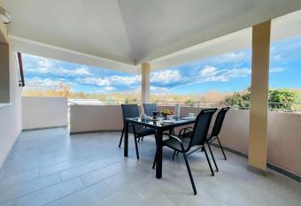 NEW Apartments Miya, Peroj beach, ampia terrazza has Balcony rooms