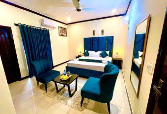 Go Guest House Lahore allows 18 year olds to book a room