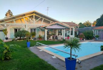 Chez Didier et Gene allows 18 year olds to book a room