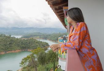 Loma Rent Home Guatape allows 18 year olds to book a room