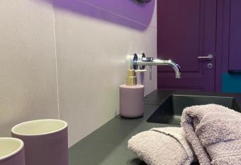 Love room - Intimate Escape has rooms with a private hot tub