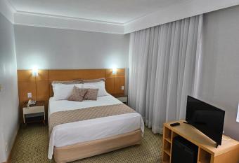 Flat Hotel Slaviero Guarulhos allows 18 year olds to book a room