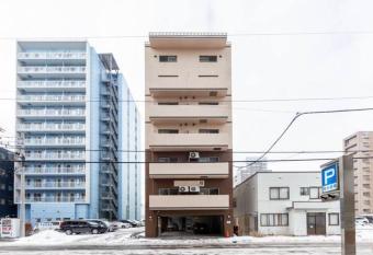 East Avenue 601 allows 18 year olds to book a room