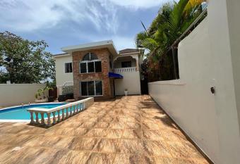 Casa Amplia con Piscina has Balcony rooms