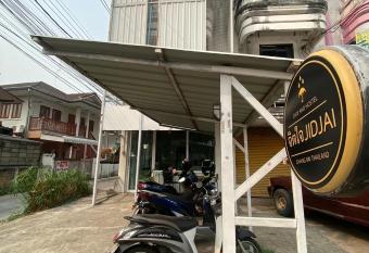 Jidjai hostel allows 18 year olds to book a room