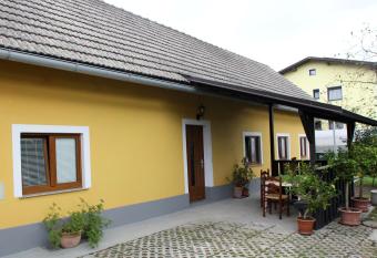 Kme  ka hi  a Rodica has Balcony rooms