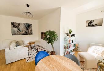 Le Boudoir - 2 pi  ces et parking allows 18 year olds to book a room