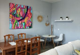 Manuela Home a 15 minutos de Sevilla allows 18 year olds to book a room