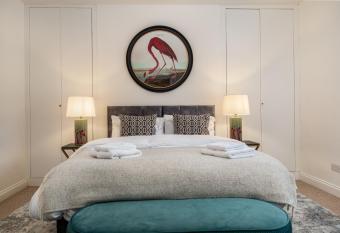 Hatter s Haven LUXURY Appartment, Near Airport & Town center allows 18 year olds to book a room