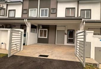 Homestay18@KLIA has Balcony rooms