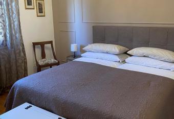 Residenza Sandrini has Balcony rooms