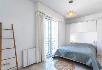 Appartement Centre 200 m de la mer has Balcony rooms