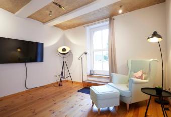 Gem  tliche Altbauwohnung f  r Paare has Balcony rooms