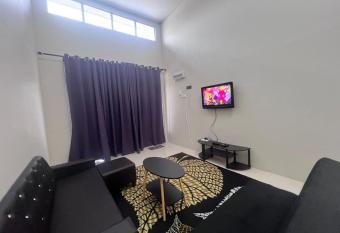 HOMESTAY DE   AMRIZ in KAPAR-MERU-KLANG-PUNCAK ALAM-SHAH ALAM has Balcony rooms