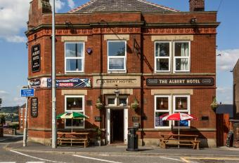 Albert Hotel Disley has Balcony rooms