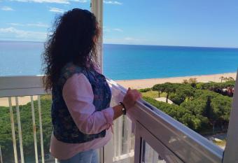   tico con vistas al mar has Balcony rooms