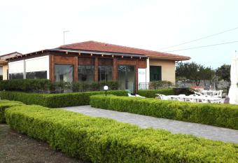 Villa Rosa has Balcony rooms