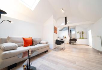 NEW modernes Loft im Zentrum von Deggendorf allows 18 year olds to book a room