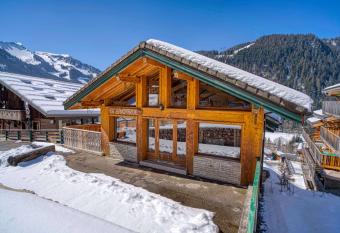 La Savoyarde has Balcony rooms