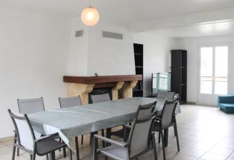 Cozy and spacious house in Saint-Denis has Balcony rooms