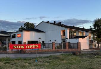 Stay Inn has rooms with a private hot tub